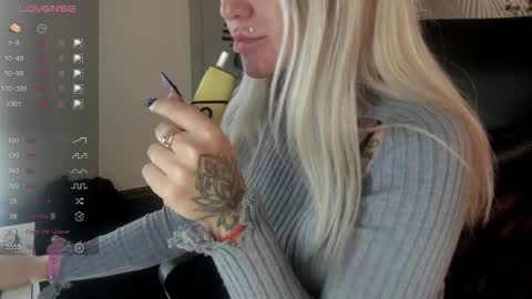 Kira online show from November 18, 2025, 1:55 am