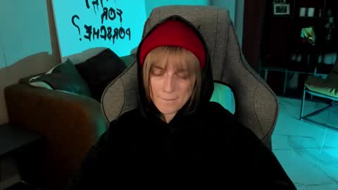 Kira online show from November 1, 2025, 2:41 pm