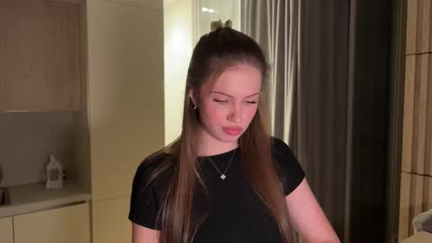 Kira online show from September 24, 2025, 4:32 pm