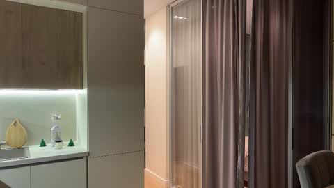 Kira online show from November 12, 2025, 2:17 pm