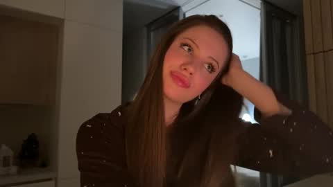 Kira online show from January 19, 2026, 4:33 pm