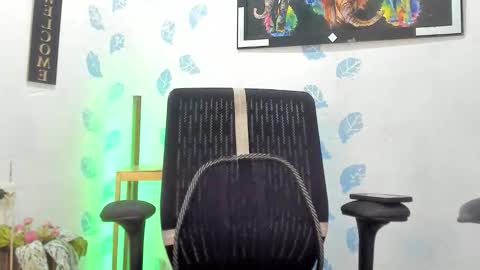 kiran_01 online show from October 24, 2025, 10:39 pm