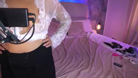 Kira online show from September 28, 2025, 5:57 am