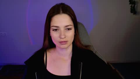 kiravair online show from November 14, 2025, 1:43 pm