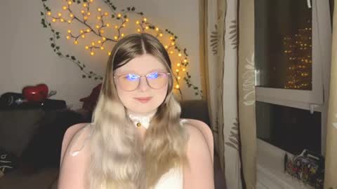 KiraYume online show from June 21, 2026, 8:55 pm