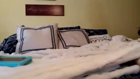 Snapshot of kirbynklyde chatting on March 11, 2025, 1:59 am kirbynklyde online show from March 11, 2025, 1:59 am