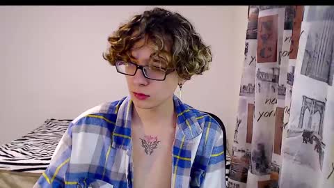 Snapshot of kiriae21 chatting on December 6, 2024, 5:33 pm Alan online show from December 6, 2024, 5:33 pm