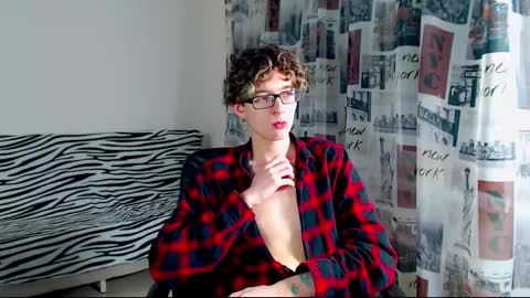 Snapshot of kiriae21 chatting on March 11, 2025, 5:35 pm Alan online show from March 11, 2025, 5:35 pm