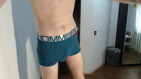 Snapshot of kiriae21 chatting on October 25, 2025, 10:23 am Alan online show from October 25, 2025, 10:23 am