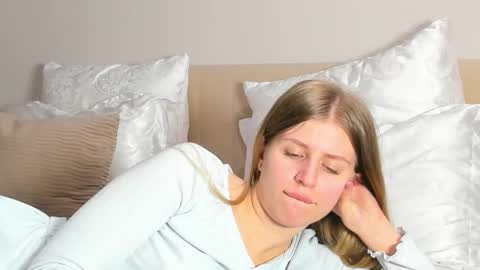 Kira online show from March 4, 2026, 7:20 pm