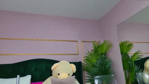 Snapshot of kirrawhite chatting on November 5, 2025, 7:08 am Kirra online show from November 5, 2025, 7:08 am