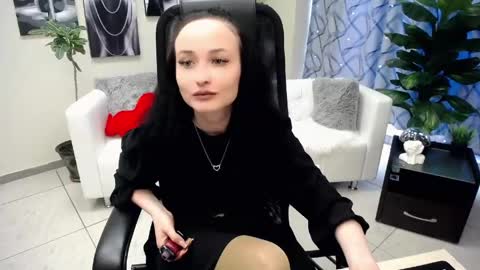 Louise online show from April 19, 2026, 8:46 am