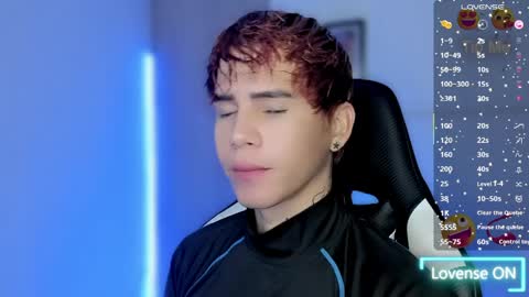 kiss_whitee online show from April 4, 2026, 2:43 am