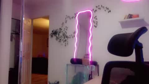 Kissah Kreampuff online show from October 13, 2025, 6:46 am