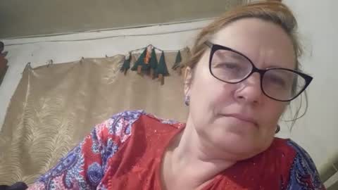 kissandvibe online show from December 2, 2025, 2:01 pm