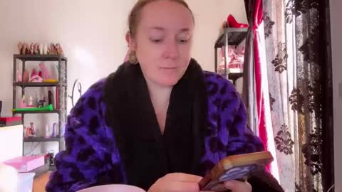 kissica online show from November 25, 2025, 9:09 am