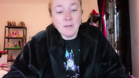 kissica online show from December 4, 2025, 11:41 am