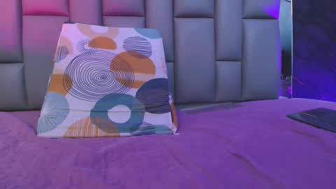 BELLA FLAME online show from October 2, 2025, 7:43 pm