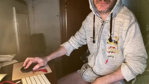 kissofbanned1983 online show from April 13, 2026, 10:32 am