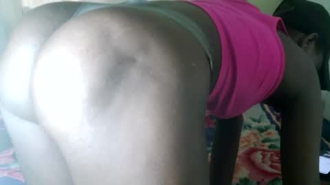 kisssmiles online show from October 30, 2025, 9:44 am