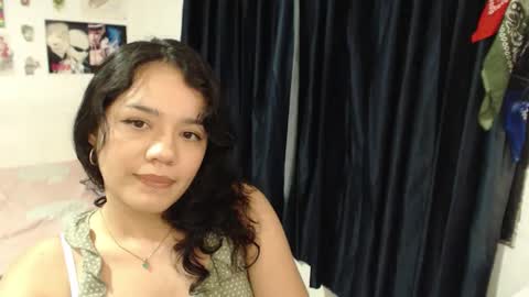 Snapshot of kitcatdreams chatting on May 11, 2026, 11:35 pm kitcatdreams online show from May 11, 2026, 11:35 pm