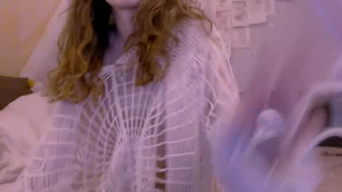Snapshot of kitkatsweetspot chatting on April 18, 2026, 10:10 pm kitkatsweetspot online show from April 18, 2026, 10:10 pm