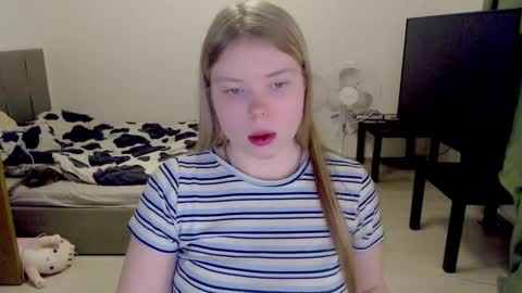 Jennyblonde and Emmabrunette online show from February 21, 2025, 9:54 pm