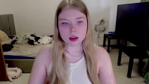 Jennyblonde and Emmabrunette online show from September 22, 2025, 2:19 pm