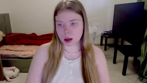 Snapshot of kitten_jenny01 chatting on January 18, 2026, 11:36 am Jennyblonde and Emmabrunette online show from January 18, 2026, 11:36 am