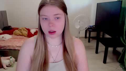 Snapshot of kitten_jenny01 chatting on February 2, 2026, 12:26 pm Jennyblonde and Emmabrunette online show from February 2, 2026, 12:26 pm