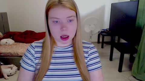 Snapshot of kitten_jenny01 chatting on February 4, 2026, 11:27 am Jennyblonde and Emmabrunette online show from February 4, 2026, 11:27 am