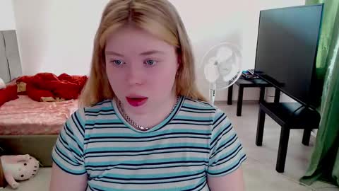 Snapshot of kitten_jenny01 chatting on February 23, 2026, 11:40 am Jennyblonde and Emmabrunette online show from February 23, 2026, 11:40 am