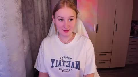 kitten_sun online show from February 23, 2025, 1:53 pm