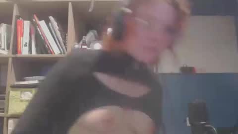 kittennervous online show from October 20, 2025, 1:06 am