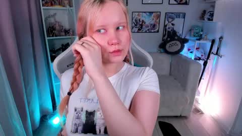 Snapshot of kittenxoann chatting on April 25, 2026, 5:43 pm kittenxoann online show from April 25, 2026, 5:43 pm