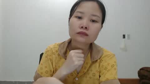 kitti_baby2x online show from April 14, 2026, 3:23 am
