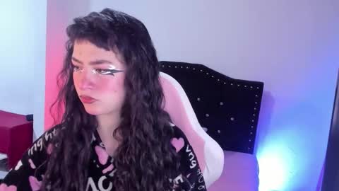 kitty__chs online show from December 18, 2025, 11:27 am