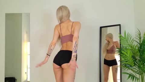 kitty__katty_ online show from January 11, 2026, 9:53 pm