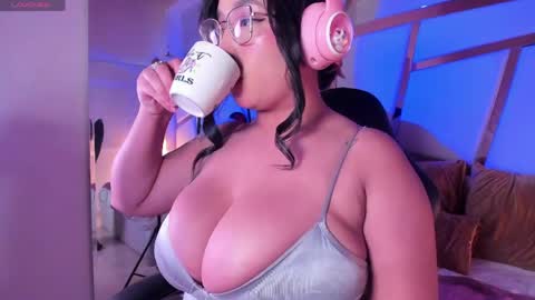 Kitty  online show from April 19, 2026, 8:33 pm