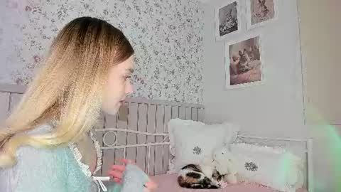 sophie online show from July 16, 2026, 6:14 pm