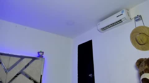 kitty_and_masterboyy online show from April 19, 2026, 1:38 am