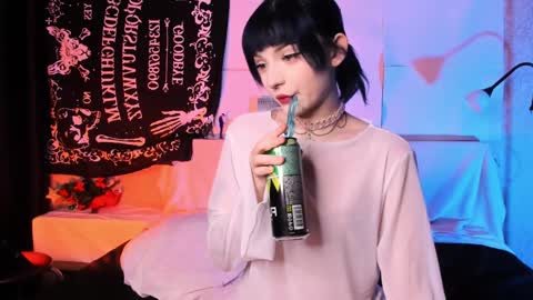 kitty_bang online show from February 3, 2025, 2:13 pm