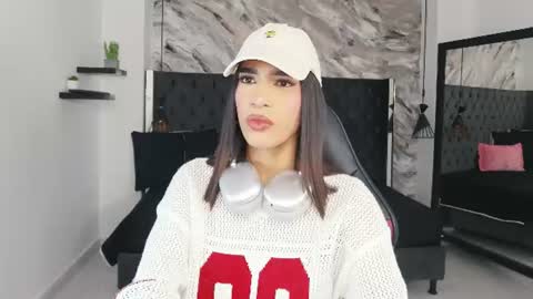 Snapshot of kitty_collins_ chatting on June 9, 2026, 12:39 pm Kitty online show from June 9, 2026, 12:39 pm