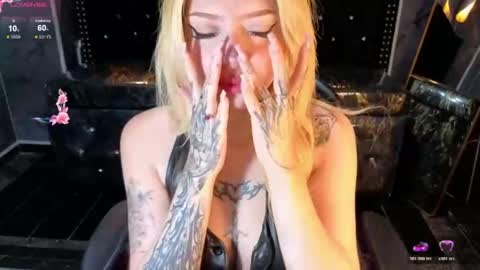 kitty_fox_b online show from April 1, 2026, 1:41 pm