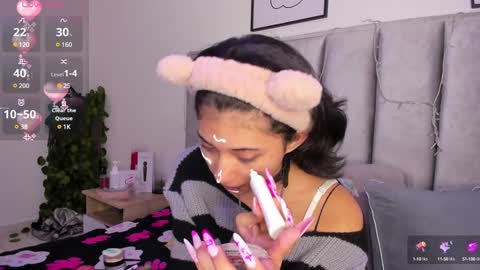 Snapshot of kitty_gang chatting on December 29, 2024, 3:11 am Camila online show from December 29, 2024, 3:11 am