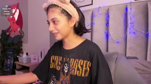 Snapshot of kitty_gang chatting on January 28, 2025, 2:21 am Camila online show from January 28, 2025, 2:21 am