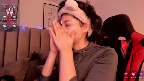 Snapshot of kitty_gang chatting on March 10, 2025, 2:39 am Camila online show from March 10, 2025, 2:39 am