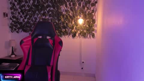 Snapshot of kitty_gang chatting on September 19, 2025, 2:24 am Camila online show from September 19, 2025, 2:24 am