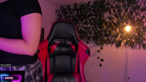 Snapshot of kitty_gang chatting on September 24, 2025, 2:15 am Camila online show from September 24, 2025, 2:15 am