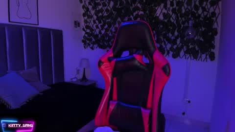 Snapshot of kitty_gang chatting on October 10, 2025, 2:32 am Camila online show from October 10, 2025, 2:32 am